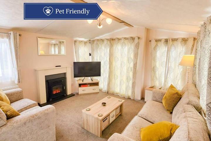 Glamping for 4 people, with Terrace and Garden as well as View in Cheshire