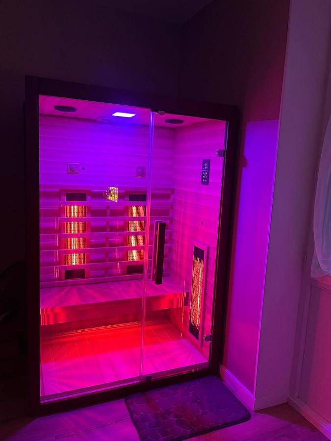 Gîte pour 4 personnes, avec sauna et jacuzzi à Bagnoles-de-l'Orne - 2