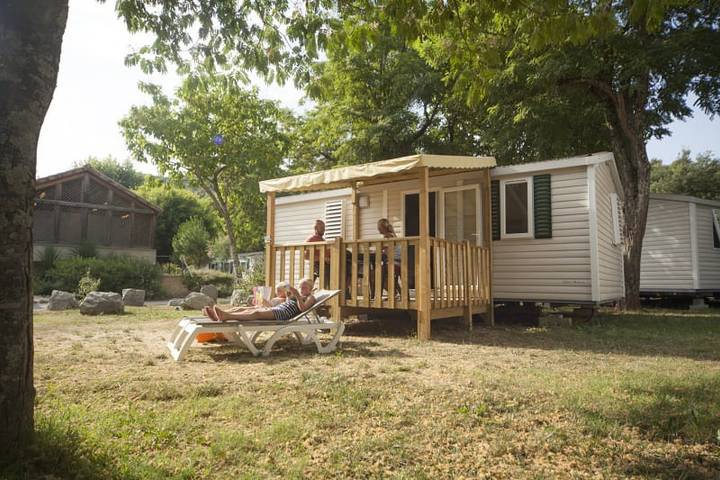 Caravane pour 4 personnes, avec Balcon/Terrasse et Terrasse