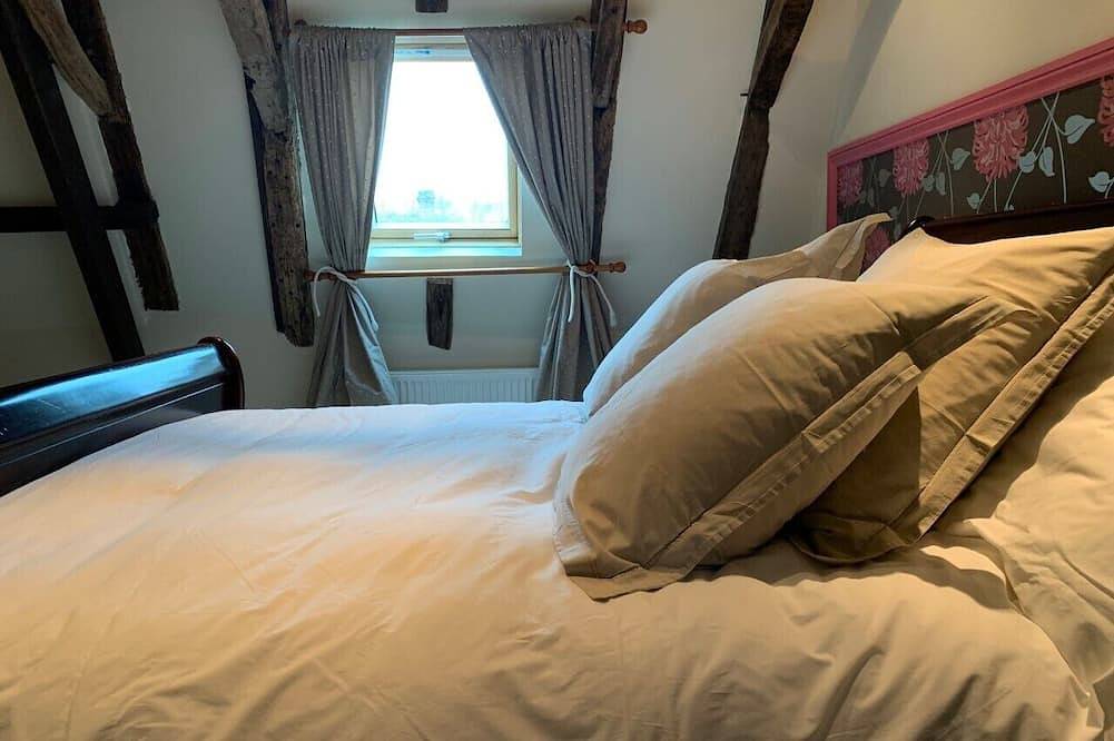 Riverside House avec piscine, 4 chambres, 3 salles de bains, spacieuses avec toutes les commodités in Calès, Périgord Pourpre