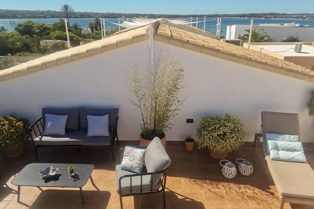 Apartamento entero, Apartamento Dúplex junto al lago. Wifi in La Savina, Formentera