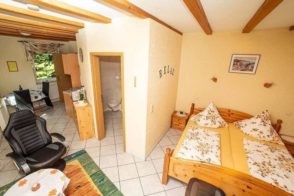 Ganze Wohnung, Kleine Ferienwohnung mit Balkon - Haus Petra in Gleiszellen-Gleishorbach, Südliche Weinstraße