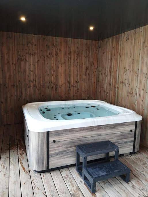 Gîte pour 6 personnes, avec sauna et jardin ainsi que jacuzzi et piscine à Saubrigues - 4