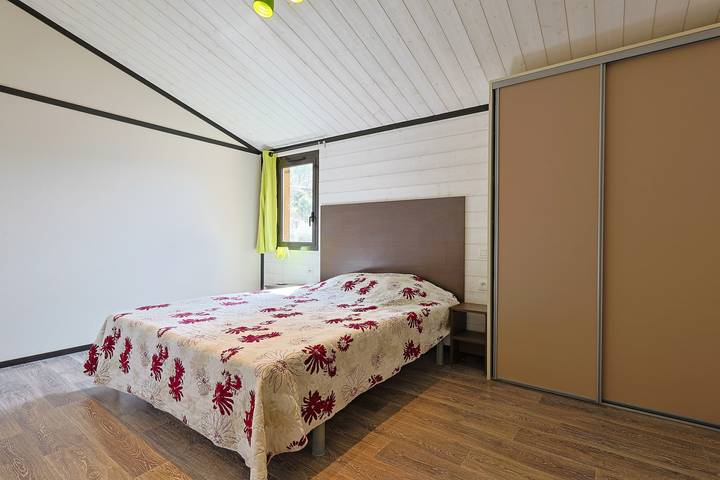 Location de vacances pour 4 personnes, avec terrasse ainsi que jardin et piscine à Solliès-Toucas - 4