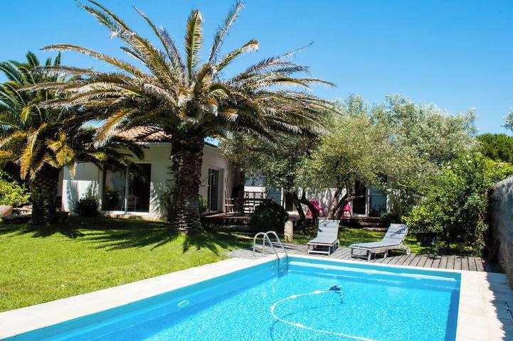 Location de vacances pour 8 personnes, avec jardin à Villetelle