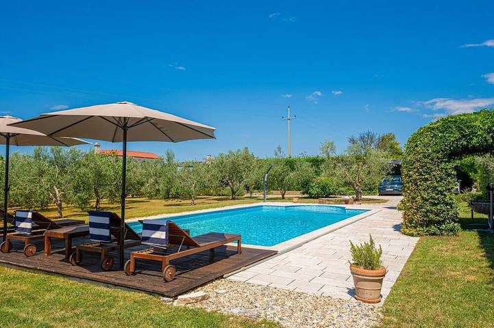 Ferienhaus für 9 Personen, mit Sauna und Garten sowie Balkon