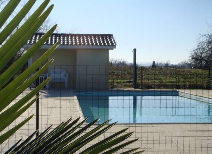 Gîte pour 6 personnes, avec jardin ainsi que piscine et terrasse