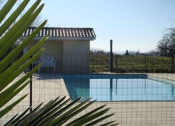 Gîte pour 6 personnes, avec piscine ainsi que terrasse et jardin à Peyrehorade