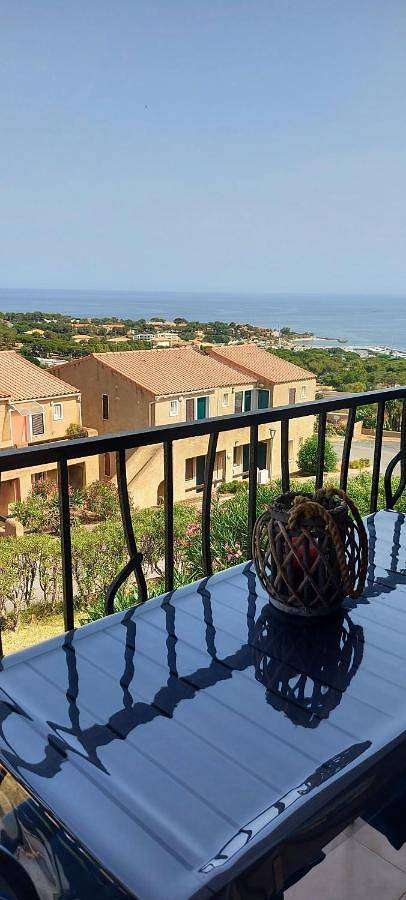 Gîte pour 4 personnes, avec balcon et vue dans Gare du Club Med Cocody - 2