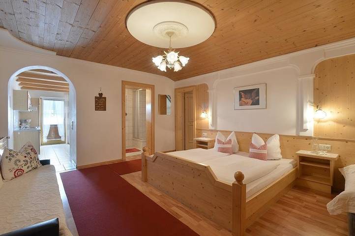 Ferienwohnung für 5 Personen, mit Balkon und Terrasse sowie Garten und Ausblick in Kaisergebirge - 4