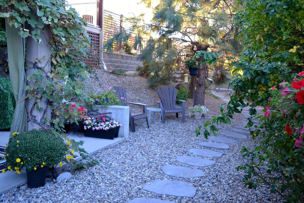 Ganze Wohnung, Poolside Retreat unsere Mini-Resort, Minuten zum Strand in Peachland, Regional District of Central Okanagan