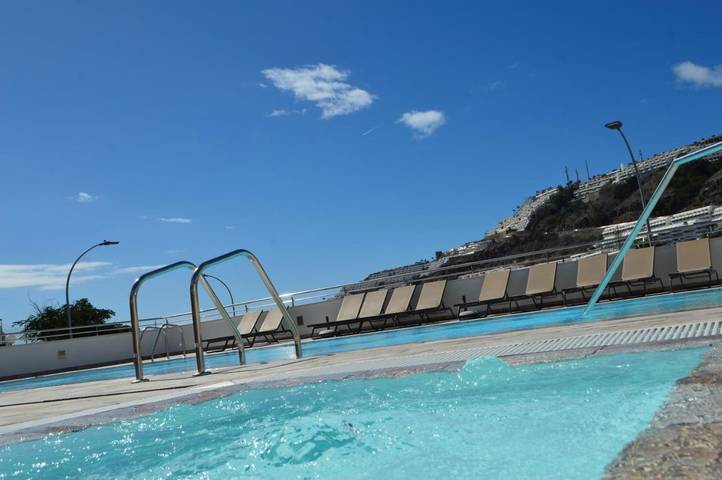 Casa de vacaciones para 6 personas, con vistas además de balcón y piscina - 1