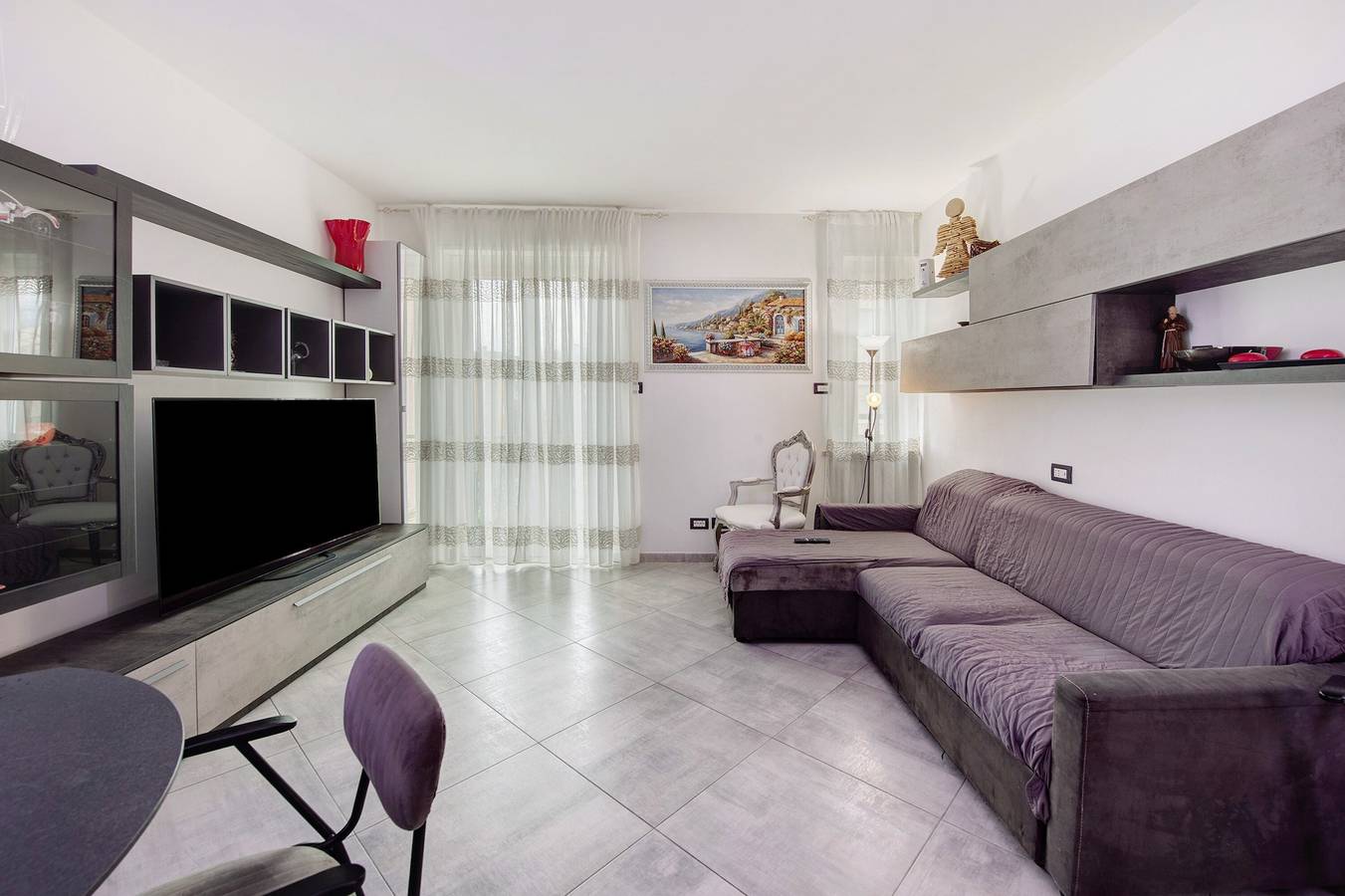 Appartement entier, Appartement "Home Sweet Dream" avec vue sur la montagne, Wi-Fi et climatisation in Bardolino, Montagnes autour du lac de Garde
