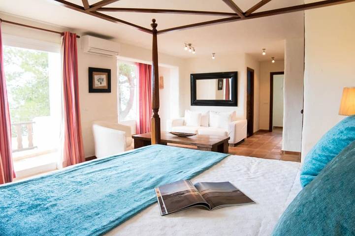7 Schlaf- u. 6 Badezimmer – Luxusvilla m. eigenem Pool u. bestem Meerblick in Sant Joan de Labritja, Ibiza Norden