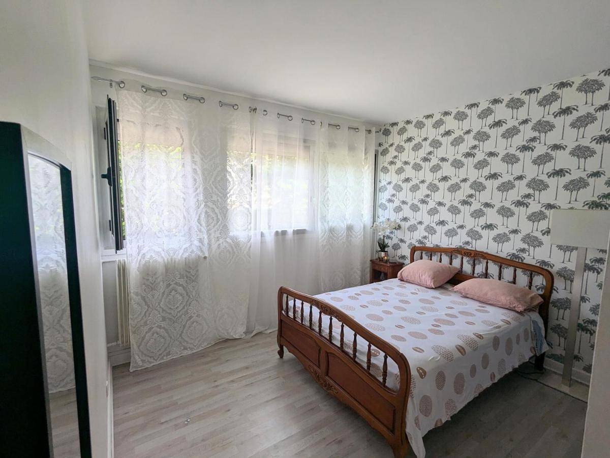 Appartement entier, One-Bedroom Apartment in Longjumeau, Essonne