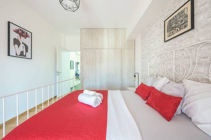 Appartement entier, Superb Acropolis view 3 bedroom apartment in historical center. in Section centrale d'Athènes, Athènes
