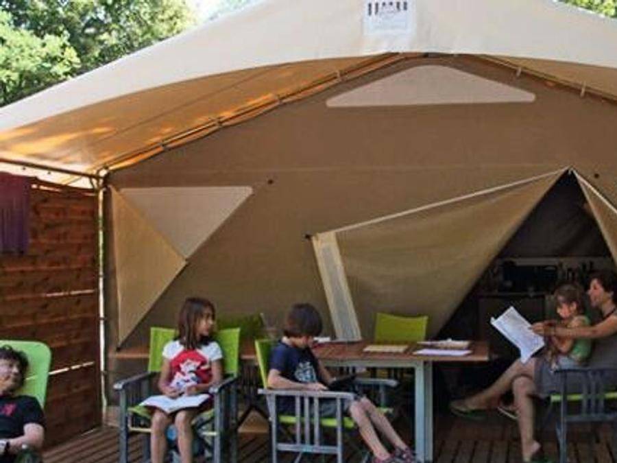Camping Coeur d'Ardèche - Tente en toile et en bois 5 personnes - Petit Lodge 3 Pièces 5 Personnes Sans Sanitaire in Saint-Vincent-de-Durfort, Parc naturel régional des Monts d'Ardèche