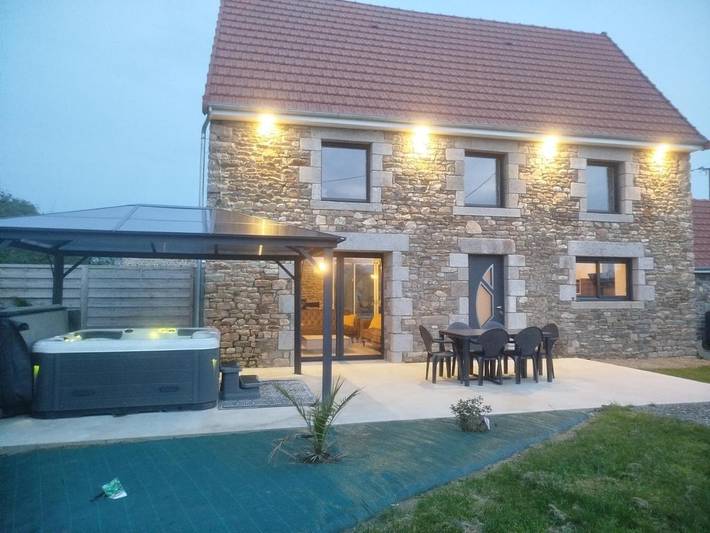 Location de vacances pour 6 personnes, avec jacuzzi ainsi que sauna et jardin à Bacilly