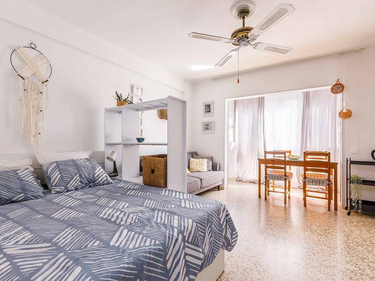 Estudio entero, Estudio cómodo en Torre del Mar con piscina y Wi-Fi, cerca de la playa in Playa de Torre del Mar, Torre del Mar