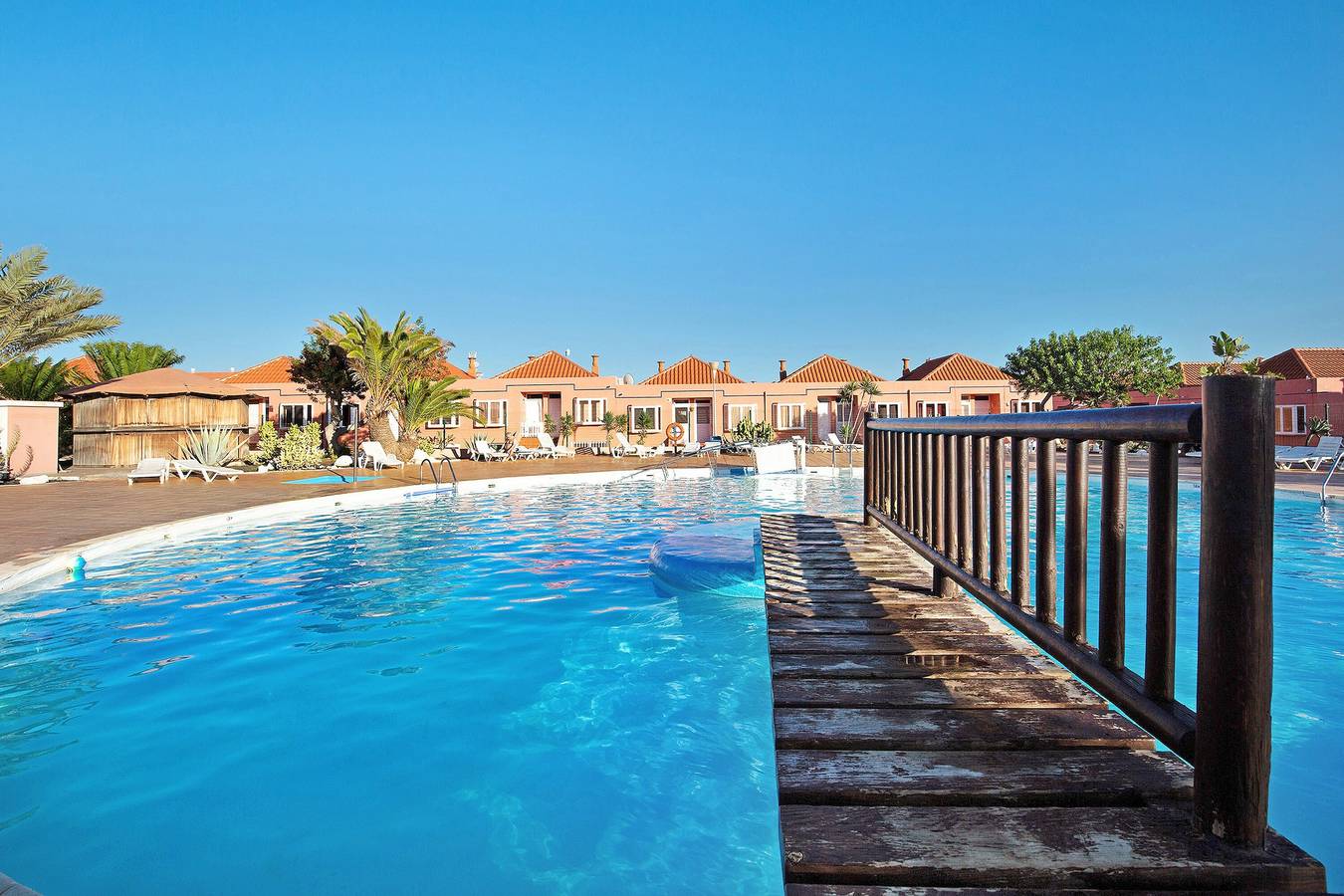 Appartement entier, Appartement de vacances "Paulalucía" avec vue sur les montagnes, piscine partagée et Wi-Fi. in Costa de Antigua, Antigua