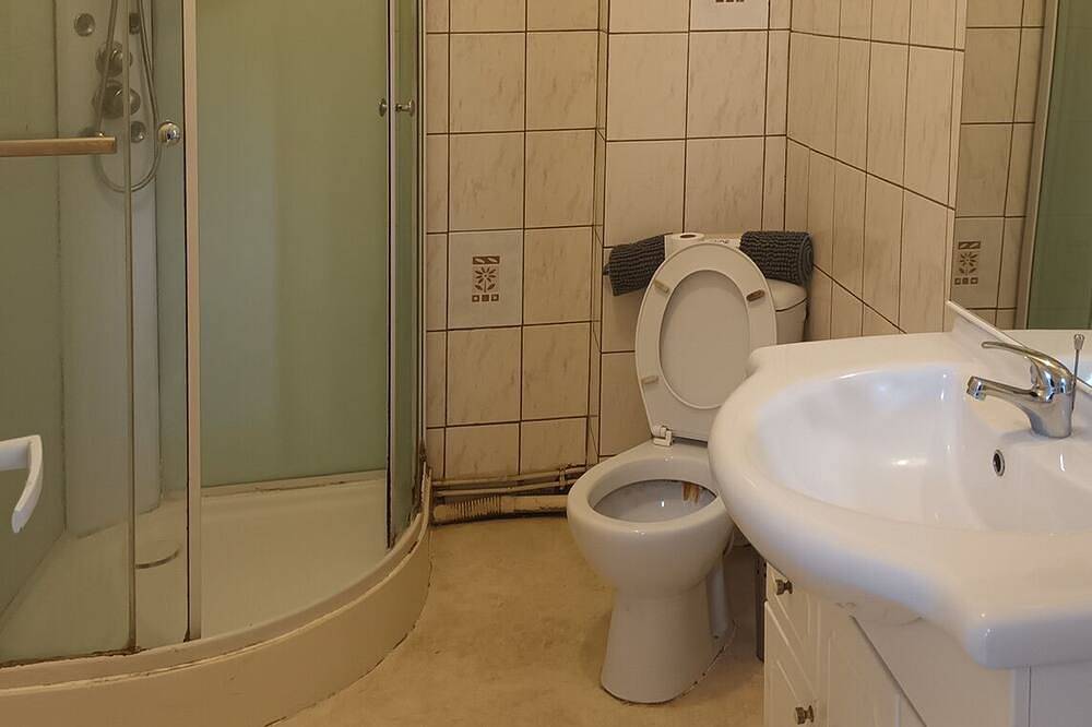 Whole House Downtown 4 to 12 People in Ruffec, Charente