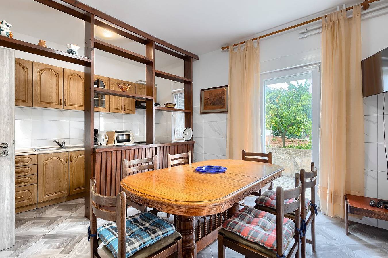 Ganze Wohnung, Appartement mit Waschmaschine, privater Parkplatz und große Terrasse samt Grillplatz in Banjole, Südküste Istrien