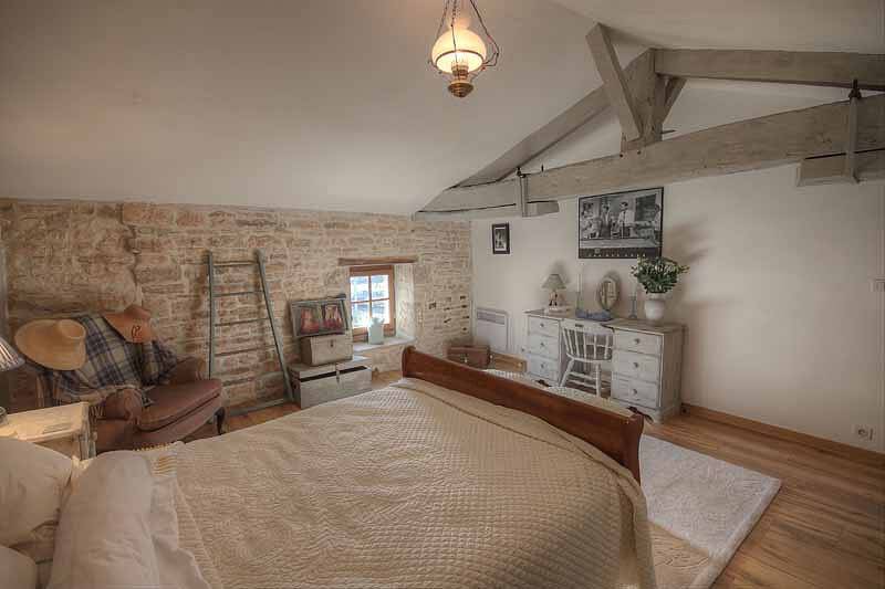 4Bed3Bath 1736 Farmhouse/Barn Conversion-Hearth in Sainte-Soline, Niort und Umgebung