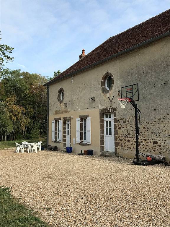 Gîte pour 8 personnes, avec terrasse et jardin à Saint-Sauveur-en-Puisaye - 2