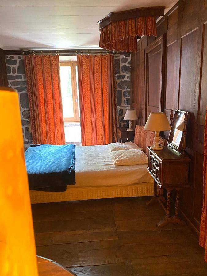 Gîte pour 2 personnes, avec terrasse et vue à Saint-Martin-sous-Vigouroux - 3