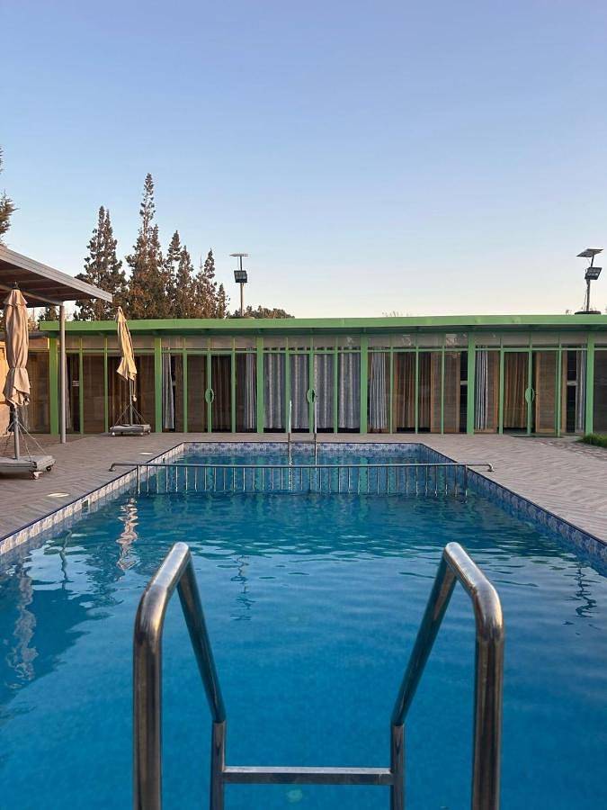 Villa pour 10 personnes, avec piscine ainsi que vue et terrasse, animaux acceptés