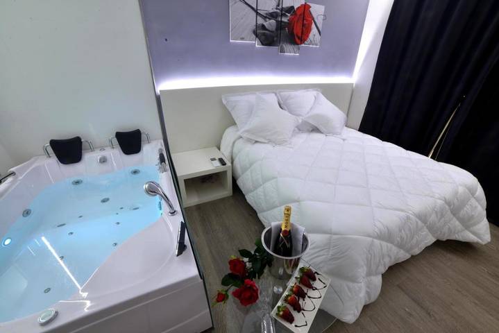 Hôtel pour 3 personnes, avec Terrasse à Jarafuel