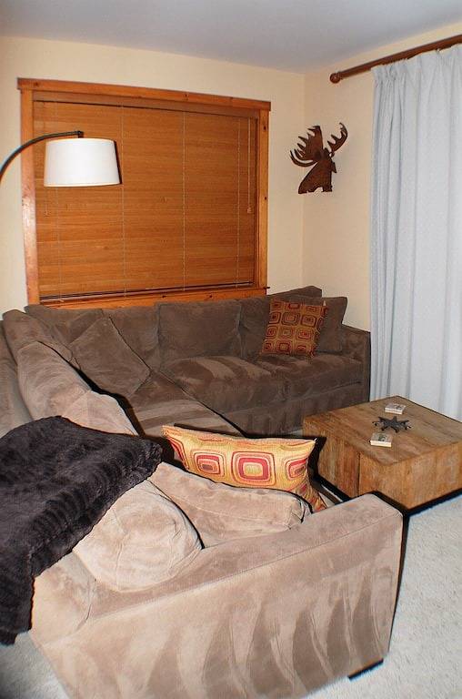 Ganze Wohnung, *** Beste Rate 3bed / 2bath Sleeps 6 *** Tolle Lage - nah an allen Skigebieten in Truckee, Donner Lake