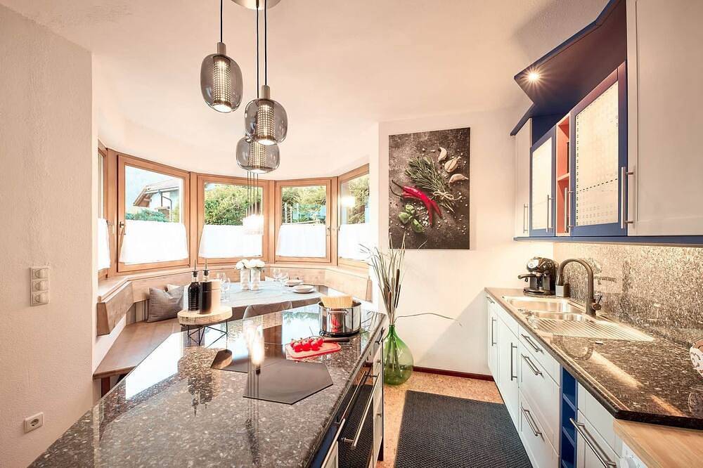 Ganze Wohnung, Stadtnestl Sterzing: Alpin-modern mit Garten, Kamin, Bergblick & Parkplatz in Stubaier Alpen, Sterzing