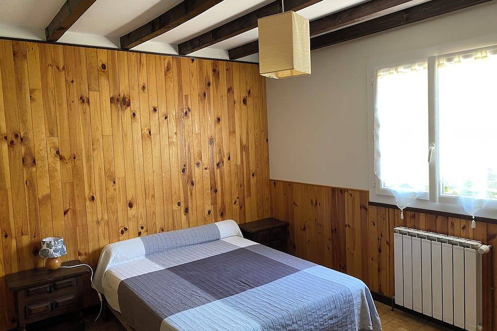 Maisonnette Accolée au Lac de St Ferréol in Revel, Lauragais