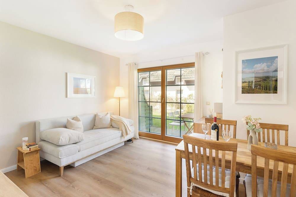 Ganze Wohnung, Ferienwohnung Moin & Meer - 3min zum Strand, Terrasse, Parkplatz & tolles design in Trassenheide, Usedomer Norden