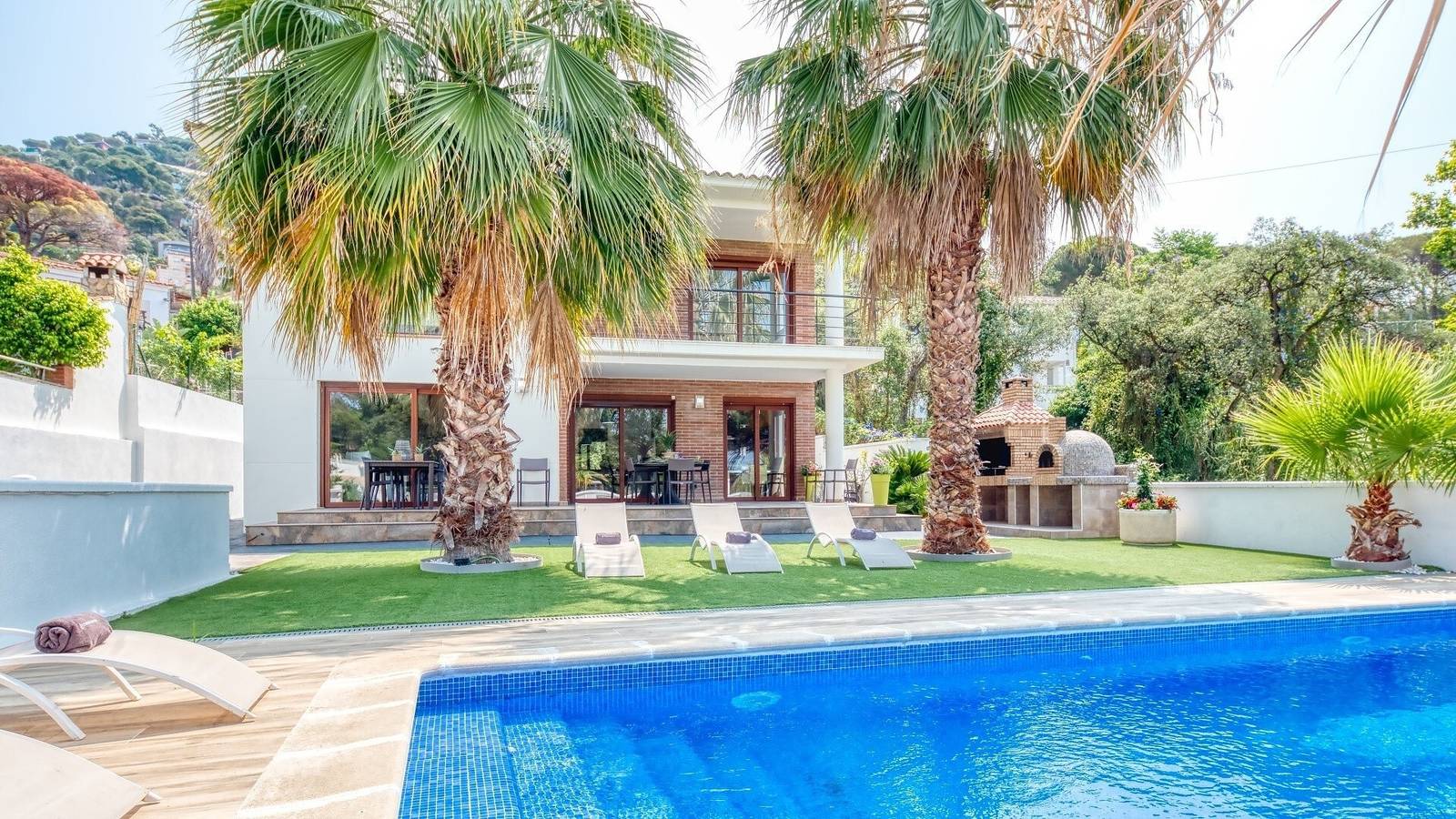 Villa "Costacabana - Marcella" con piscina privada, terraza privada y Wi-Fi in Roca Grossa, Lloret de Mar