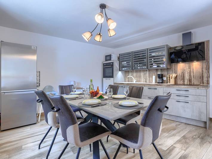 Location de vacances pour 6 personnes, avec terrasse ainsi que jardin et piscine, animaux acceptés à Svetvinčenat - 4