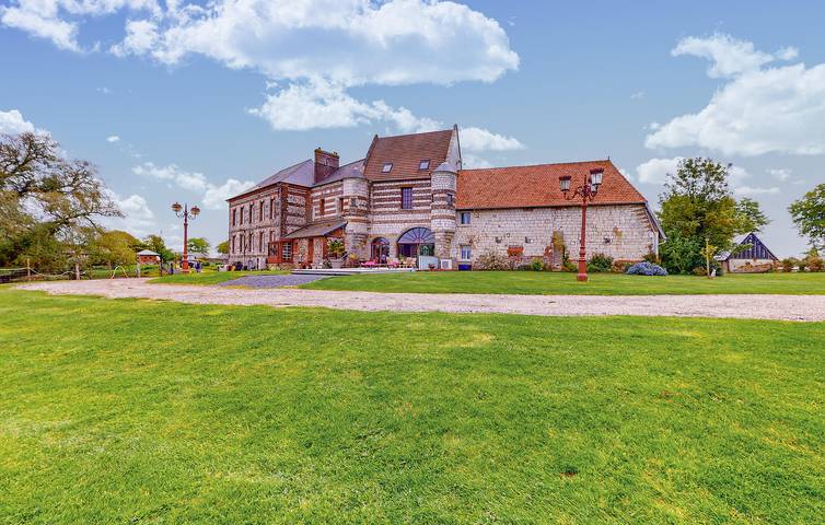 Gîte pour 10 personnes, avec piscine et terrasse, adapté aux familles en Normandie