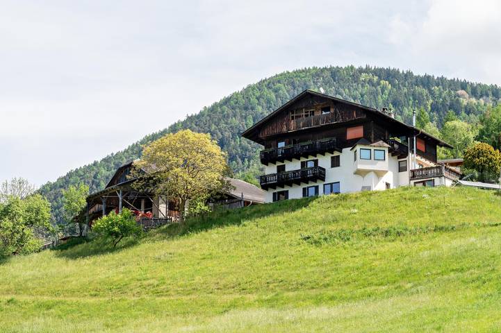 Vakantieappartement voor 3 personen, with Balkon and Tuin as well as Kinderzwembad in de Dolomieten
