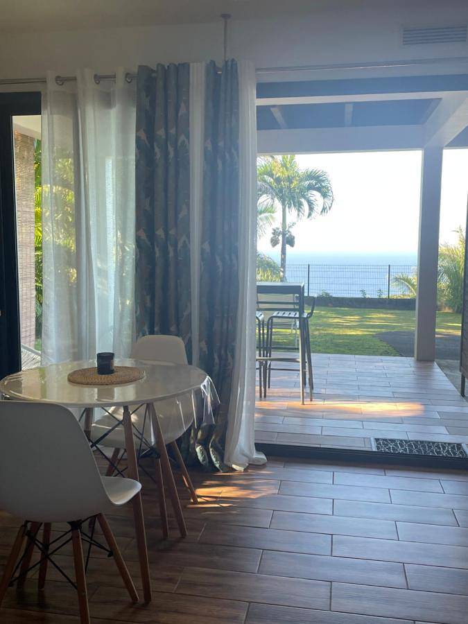 Gîte pour 2 personnes, avec jardin et vue dans Vincendo - 3