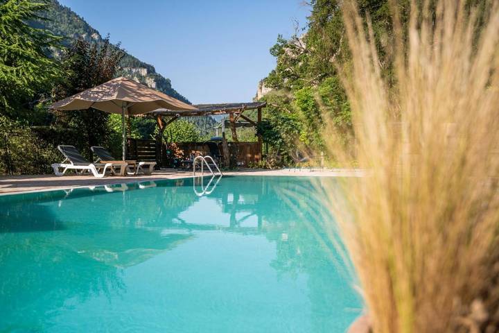 Hôtel pour 2 personnes, avec piscine et vue ainsi que sauna et jardin, animaux acceptés à Laval-du-Tarn - 2