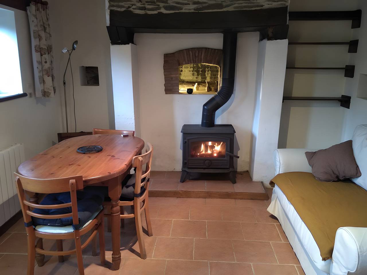 Gîte Le Petit Promenant: terraza privada, jardín y Wi-Fi en La Bazoque in Saint-Hubert-des-Biards, Región de Bayeux