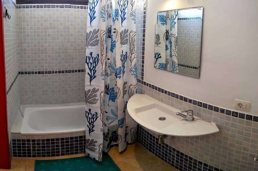 Apartamento entero, Piso moderno de 3 habitaciones en Playa San Juan in Playa de San Juan Tenerife, Guía de Isora