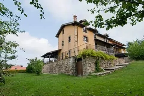 Hotel para 3 personas, con jardín y vistas - 1