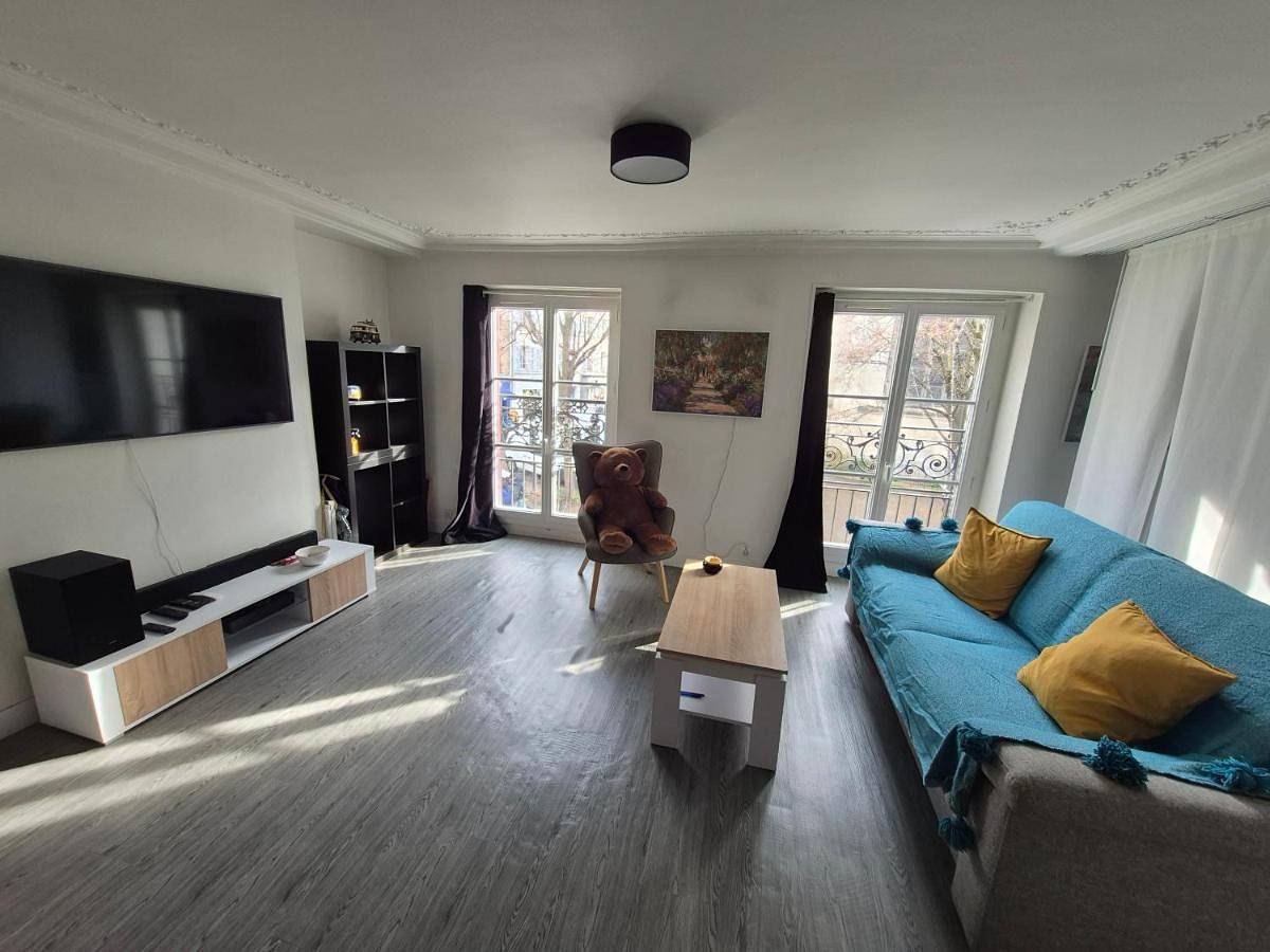Appartement entier, One-Bedroom Apartment in Rueil-Malmaison, Hauts-de-Seine