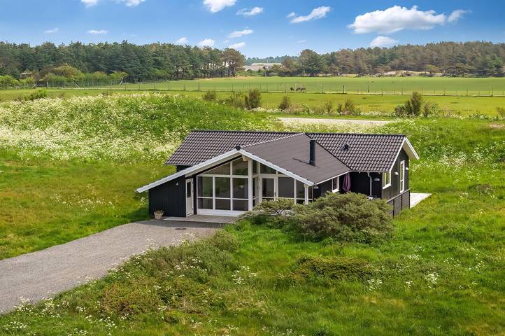Nice home in Hirtshals w/ Sauna, Wifi and 3 Bedrooms in Hirtshals region, Tannisbucht