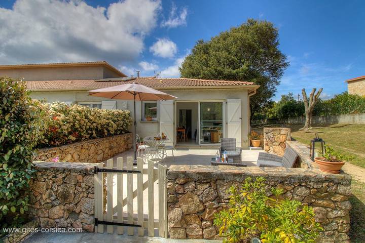 Gîte pour 2 personnes, avec Terrasse ainsi que Jardin et Vue à Foce