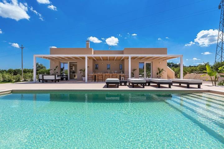 Villa per 9 persone, con piscina e giardino, con animali domestici a Sannicola