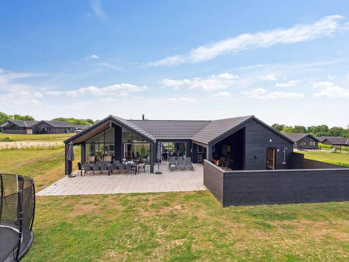 Ferienhaus für 18 Personen, mit Sauna und Terrasse sowie Pool, mit Haustier in Sydals