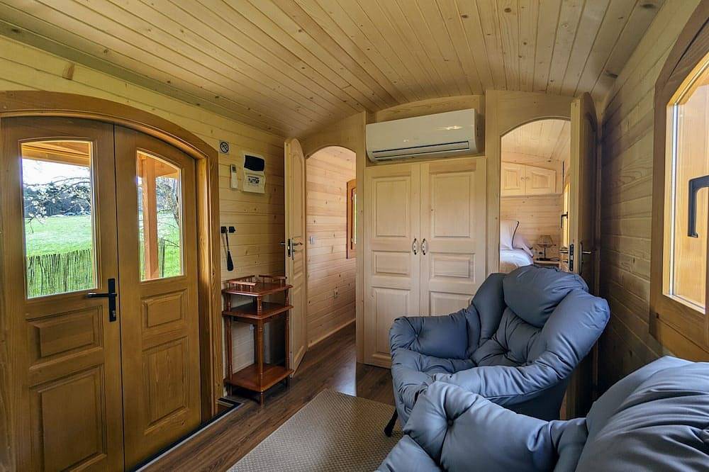 Roulotte encantadora con spa y masajes cerca de Lyon in Monistrol-sur-Loire, Macizo Central